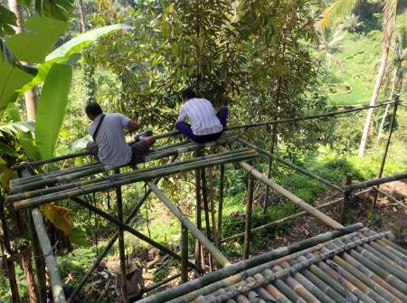 Site Practice - 1:1 scale mockups in bamboo. Built together with local farmers and builders.